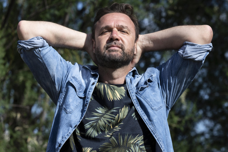 Il canatente e autore Stefano Fucili, dopo i piccolo grandi successi, internazionali di Bella Bella Bella e Ballare Ballare torna con il nuovo singolo Mia Bella Ciao (RNC Music), già pubblicato in diversi paesi esteri (Brasile, Russia, Sud Africa, Paesi Scandinavi, Slovacchia, Sud Corea) subito entrato nella Top 50 di iTunes Italia, on-air già in diverse radio in Italia, Canada, Slovacchia, Danimarca.