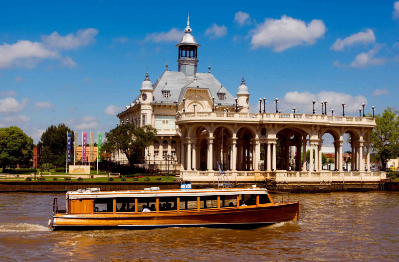 Visit Argentina ci invita a scoprire il fascino di una zona eccezionale dove arte, storia, architettura, sport e gastronomia convivono in un ambiente naturale unico con il fiume come elemento portante del paesaggio