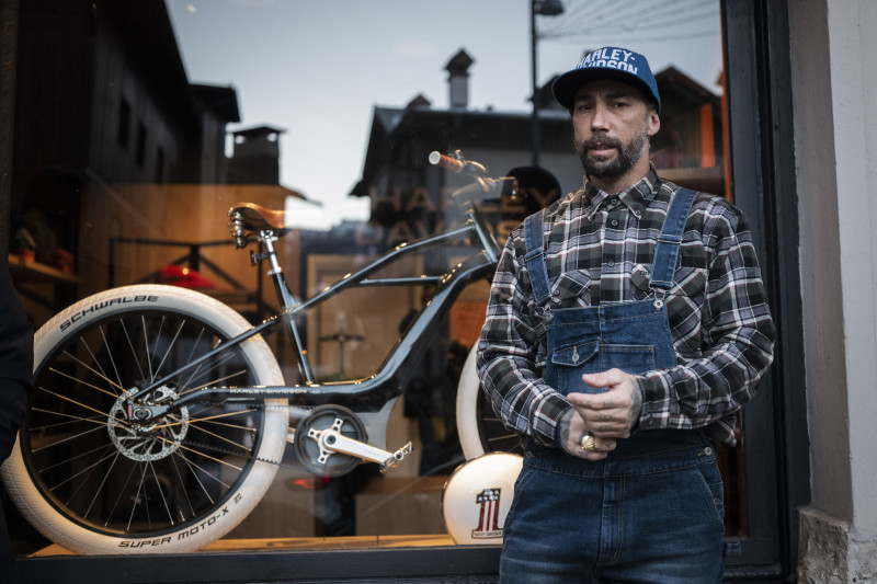 La partnership con la leggenda del bike trial e celebrità del piccolo schermo è finalizzata a ispirare più persone tramite il motto “Just Enjoy the Ride”