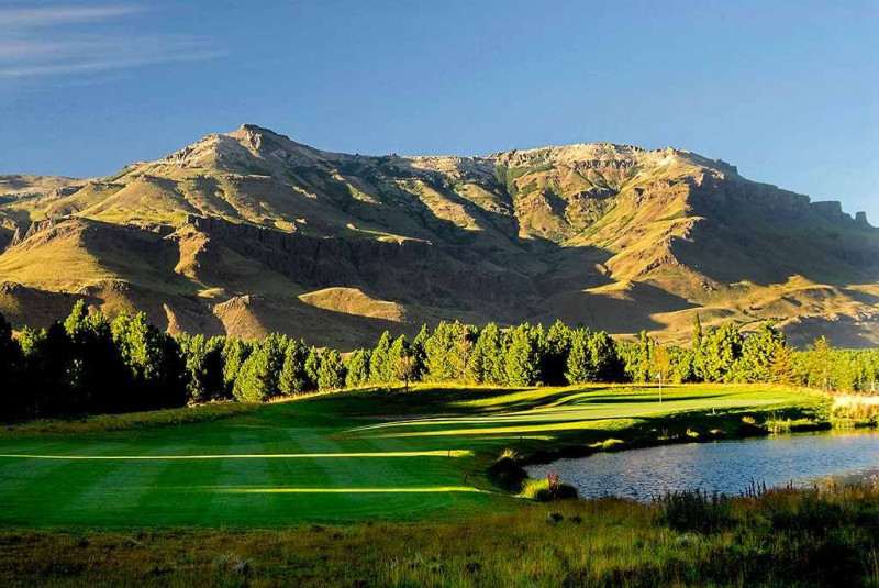 Se ti piace giocare a golf e viaggiare, ti spiegheremo perché l'Argentina è uno dei migliori posti al mondo per praticare questo sport in paesaggi incredibili con la migliore gastronomia e una diversità di esperienze culturali