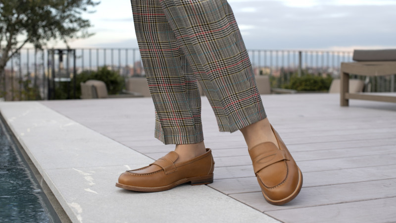 Angelo Inglese e Seishou lanciano la capsule collection #Pitti102 il 15 e 16 giugno 2022 all'Hotel Savoy di Firenze. Il sarto di fama mondiale e la shoe designer giapponese Yuko Matsuzaki di Seishou presentano l'esclusiva collezione, che abbina la nuova linea di Angelo Inglese - camicie, polo e giacche in stile contemporaneo - con le scarpe di lusso di Seishou.