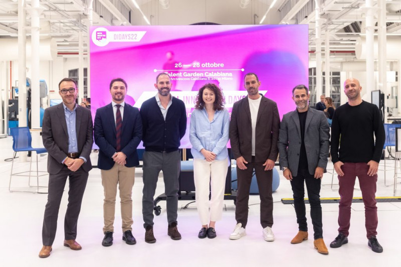 Gli organizzatori dell’evento, Giulio Nicoletti e Nicola Nicoletti hanno scelto un luogo simbolo di innovazione, trasferimento tecnologico e ricerca applicata, per ospitare la conferenza stampa che annuncia ufficialmente DIGITAL INNOVATION DAYS 2022, evento patrocinato dal Comune di Milano.