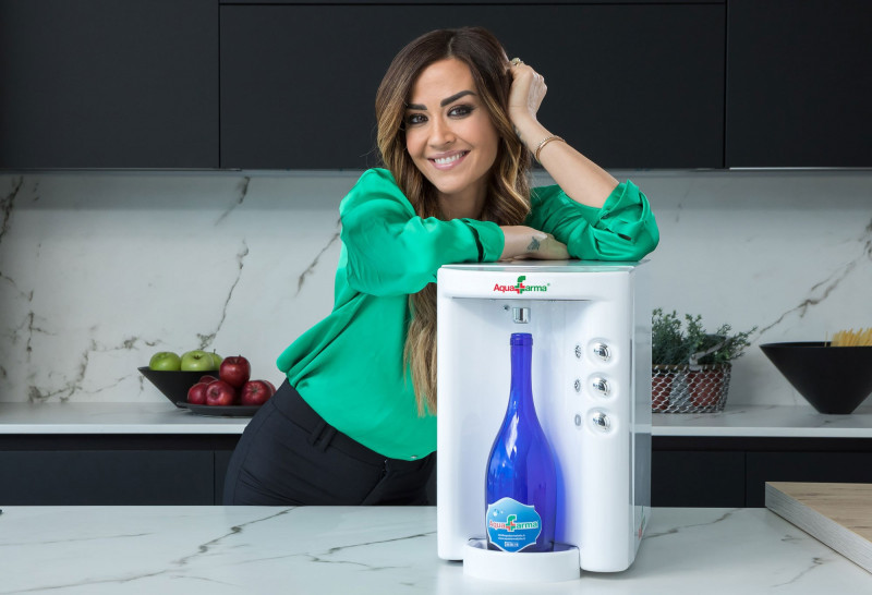 Giorgia Palmas e Aquafarma insieme per un'acqua di qualità a chilometro zero: la nuova campagna per un consumo consapevole da aprile su tutti i social. Aquafarma, azienda leader nella produzione di depuratori d'acqua 100% made in Italy, è orgogliosa di annunciare il lancio della sua nuova campagna di sensibilizzazione per un consumo responsabile e consapevole dell'acqua, insieme a Giorgia Palmas.