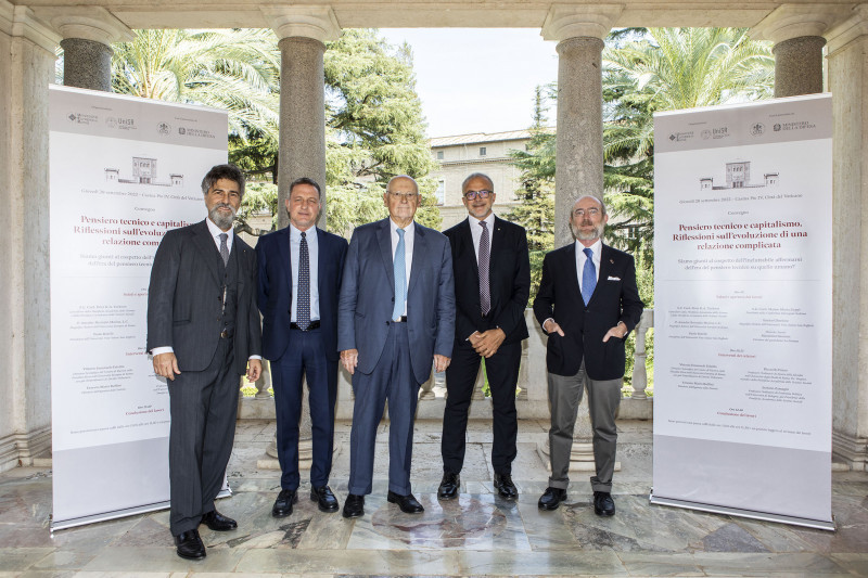 Comunicato stampa pubblicato dal Centro di Ricerca sulla Fiscalità Etica presso l'Università Europea di Roma.Giovedì 28 settembre 2023, nel magnifico contesto della Casina di Pio IV all'interno dei Giardini Vaticani, sede della Pontificia Accademia delle Scienze Sociali, si è svolto il convegno Pensiero tecnico e capitalismo. Riflessioni sull'evoluzione di una relazione complicata. Scopo dell'iniziativa: avviare un dibattito sull’evoluzione e il futuro della società umana in relazione agli effetti dell’accelerazione esponenziale della tecnologia combinata con le attuali forze e regole del capitalismo. Siamo di fronte all'ineluttabile affermarsi dell'era della Tecnica, e del pensiero tecnico su quello dell'uomo? L’evento è stato organizzato dall’Università Europea di Roma e dall’Università Vita-Salute San Raffaele con il patrocinio della Pontificia Accademia delle Scienze Sociali e del Ministero della Difesa.