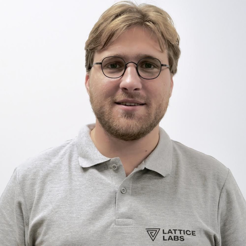 Lattice Labs, fondato dall'amministratore delegato Bijan Burnard, è un centro di sviluppo di riferimento che riunisce talenti globali nel campo della blockchain, della scienza dei dati e del fintech.