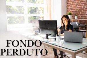 Ragazza e pc e scritta fondo perduto
