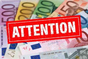 banconote vario taglio e scritta attenzione